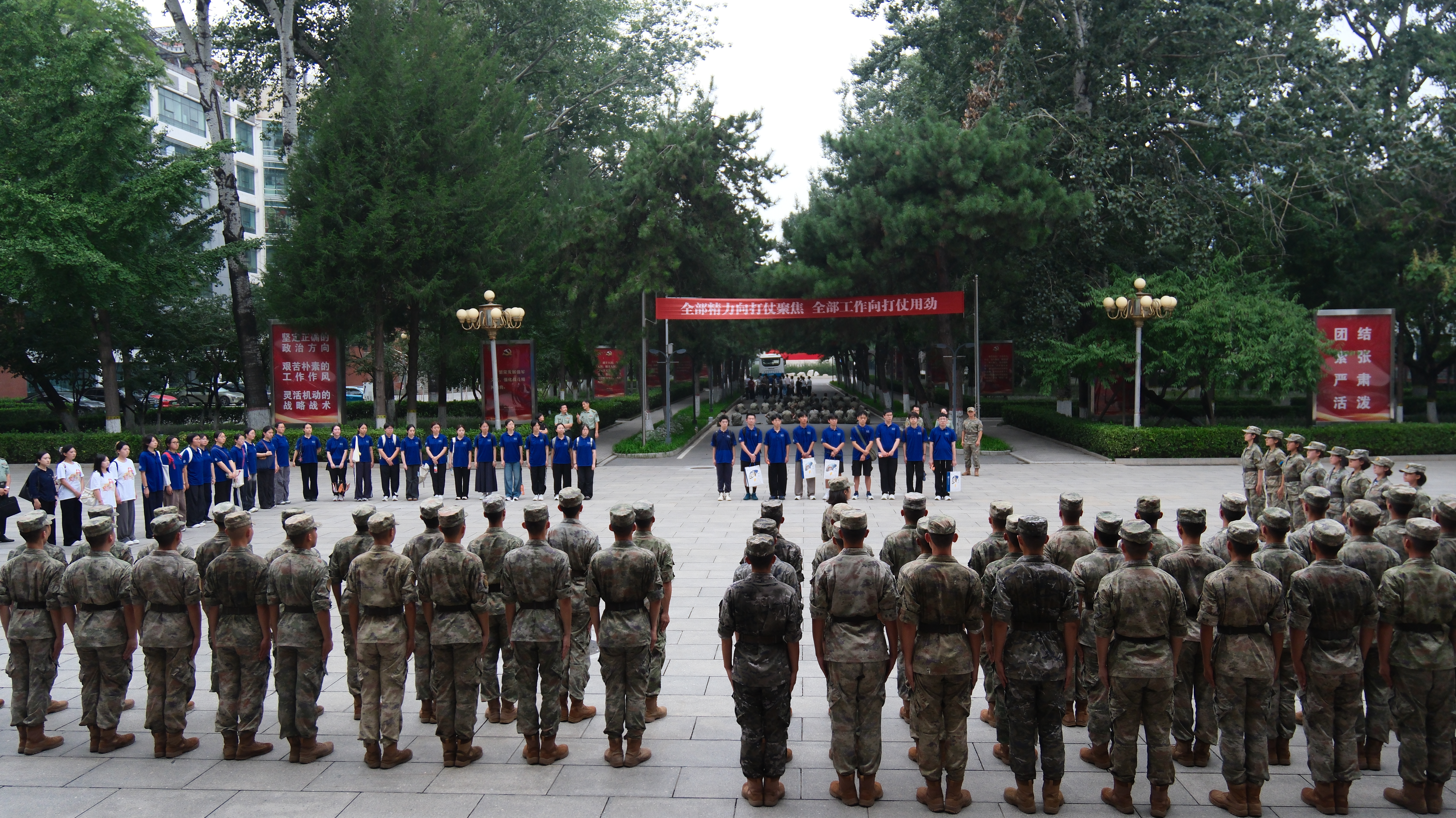 队列参观9.JPG